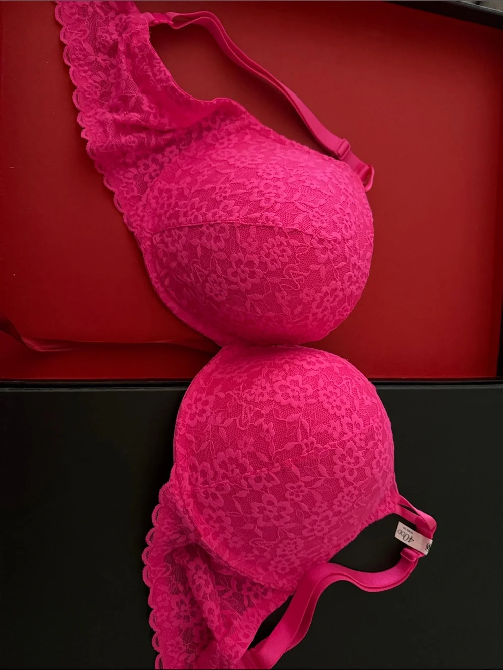 Victoria's Secret Bright Fuchsia Lace Underwire Bra